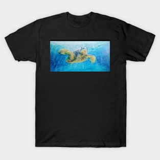 Large Sea Turtle underwater T-Shirt